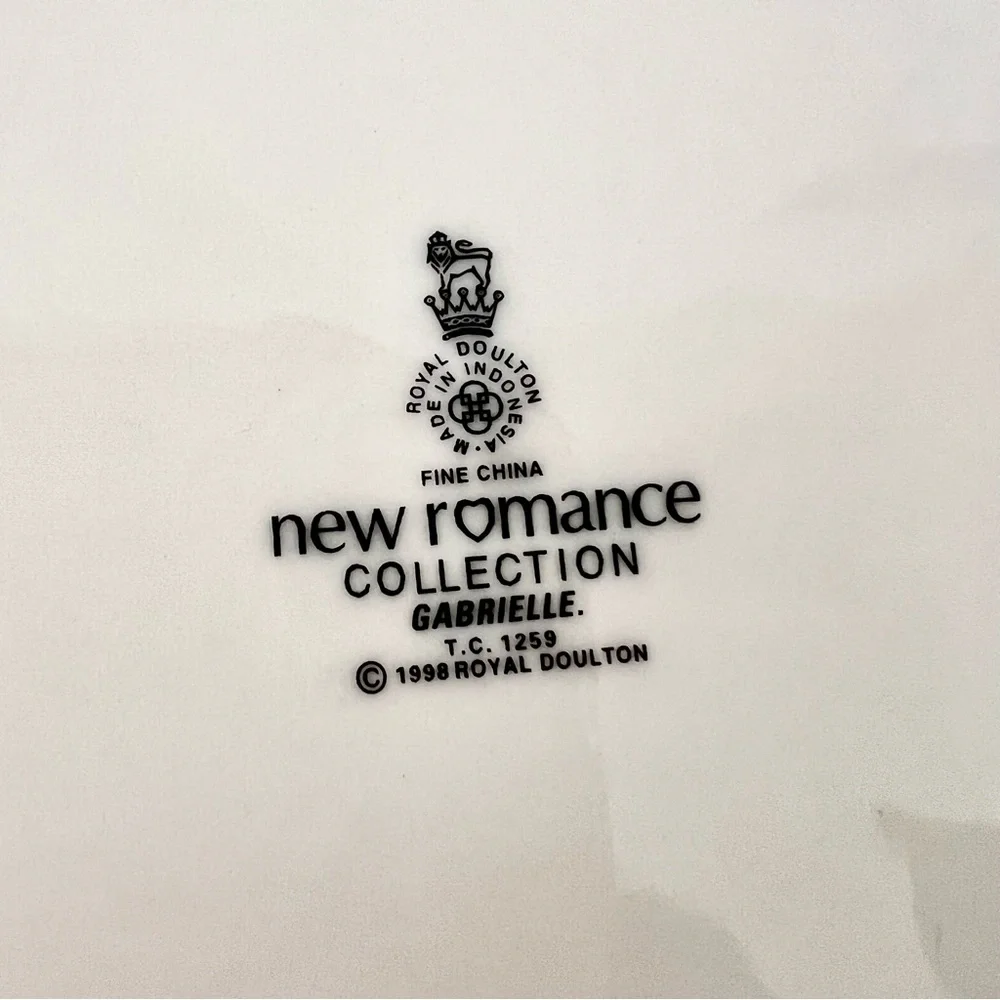 30 PCs 1998 ROYAL DOULTON New Romance “Gabrielle